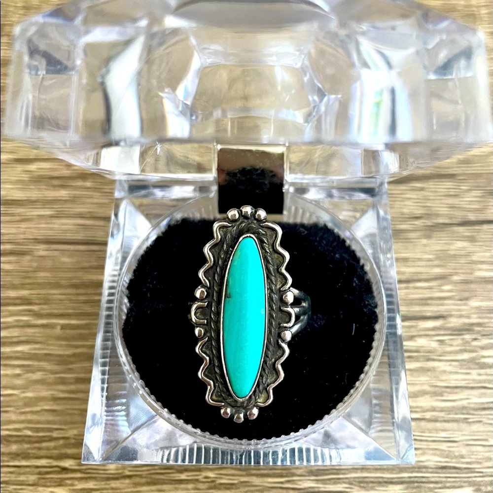 MOVING SALE! 🏷 Vintage Silver and Turquoise Ring, Native American 1960’s